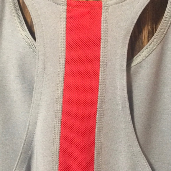 Under Armour Razorback Workout tank! - Picture 4 of 4